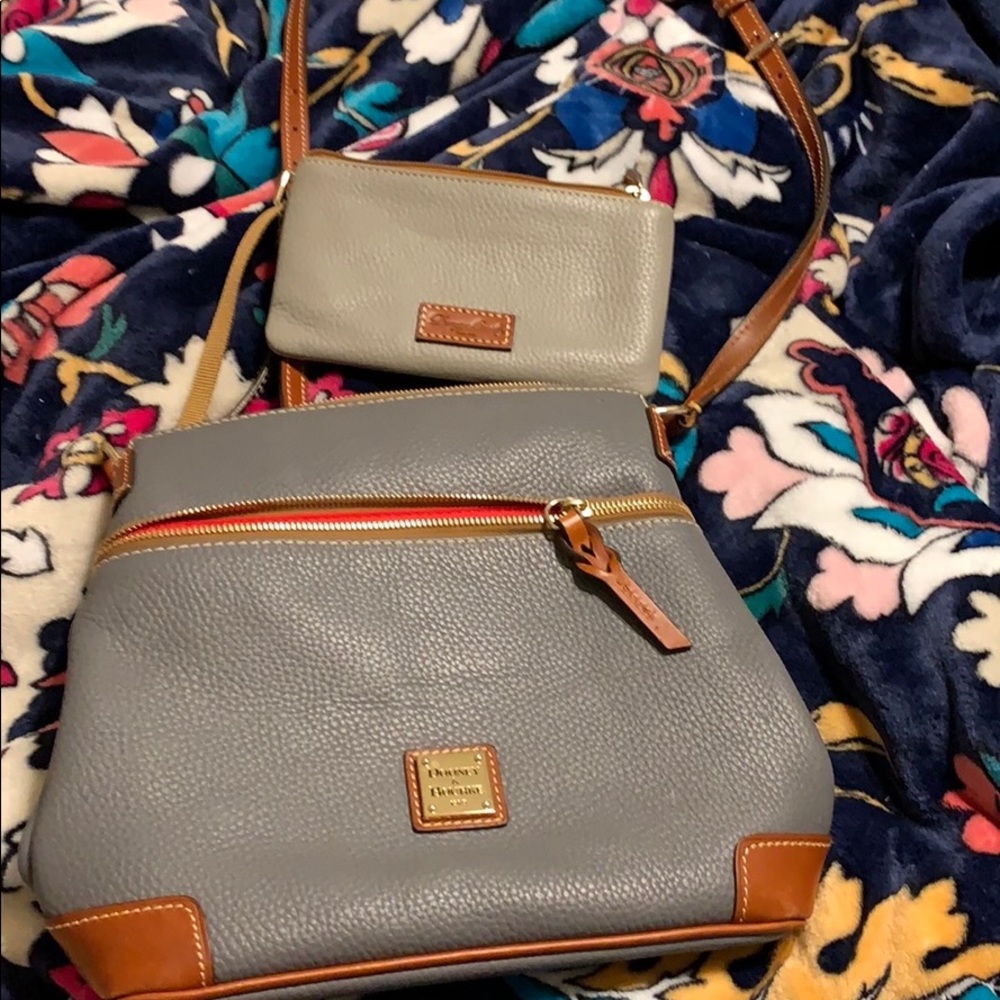 🌺🧚🏻‍♂️💯🌈🌹🐞D&B crossbody and pouch ! 😀😀👜